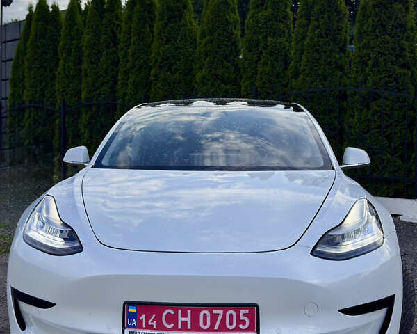 Белый Тесла Модель 3, объемом двигателя 0 л и пробегом 32 тыс. км за 21500 $, фото 24 на Automoto.ua