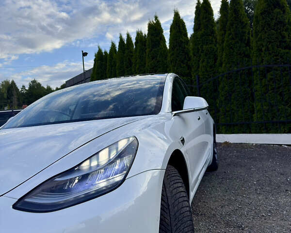 Белый Тесла Модель 3, объемом двигателя 0 л и пробегом 35 тыс. км за 22400 $, фото 8 на Automoto.ua