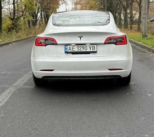 Белый Тесла Модель 3, объемом двигателя 0 л и пробегом 125 тыс. км за 13498 $, фото 4 на Automoto.ua