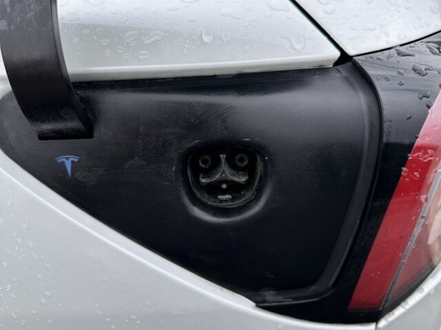 Белый Тесла Модель 3, объемом двигателя 0 л и пробегом 105 тыс. км за 356 $, фото 4 на Automoto.ua