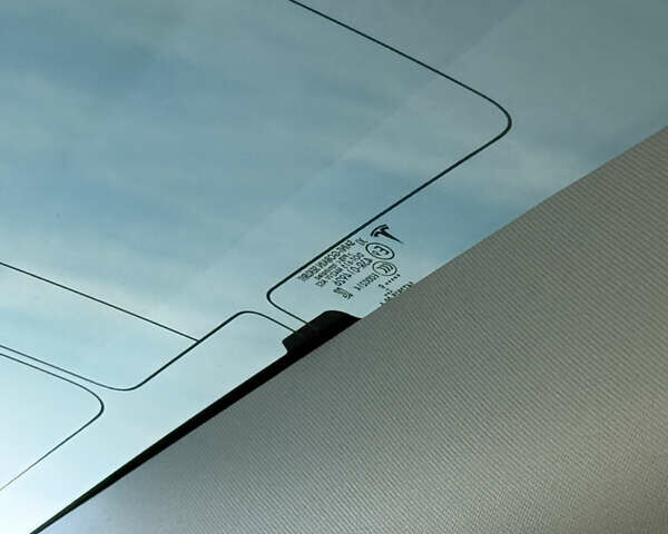 Белый Тесла Модель 3, объемом двигателя 0 л и пробегом 101 тыс. км за 14600 $, фото 50 на Automoto.ua