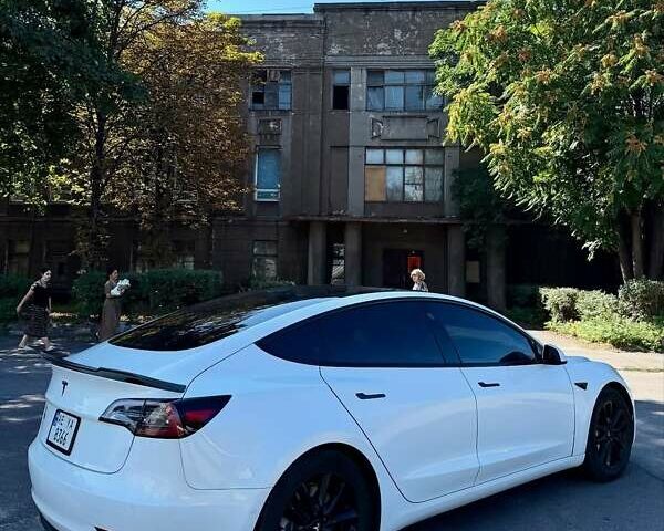 Білий Тесла Модель 3, об'ємом двигуна 0 л та пробігом 131 тис. км за 15900 $, фото 3 на Automoto.ua