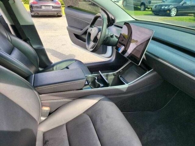 Білий Тесла Модель 3, об'ємом двигуна 0 л та пробігом 49 тис. км за 8300 $, фото 13 на Automoto.ua