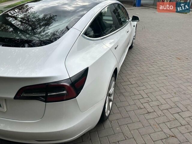 Белый Тесла Модель 3, объемом двигателя 0 л и пробегом 85 тыс. км за 16000 $, фото 6 на Automoto.ua