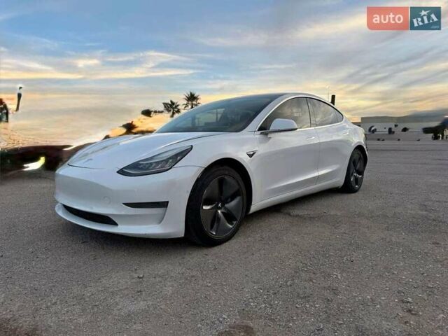 Белый Тесла Модель 3, объемом двигателя 0 л и пробегом 129 тыс. км за 4900 $, фото 1 на Automoto.ua