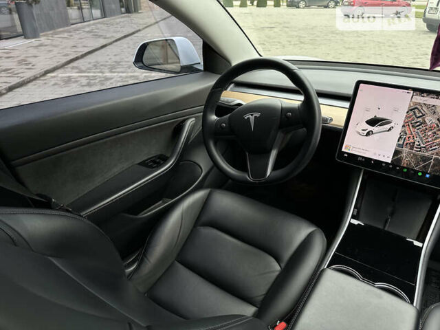 Белый Тесла Модель 3, объемом двигателя 0 л и пробегом 140 тыс. км за 19999 $, фото 9 на Automoto.ua