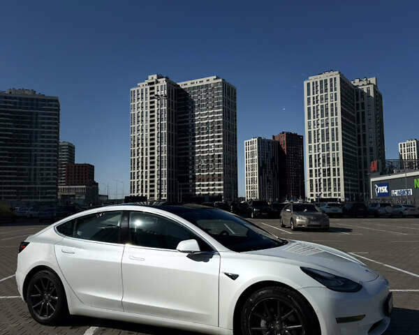 Белый Тесла Модель 3, объемом двигателя 0 л и пробегом 129 тыс. км за 16200 $, фото 5 на Automoto.ua