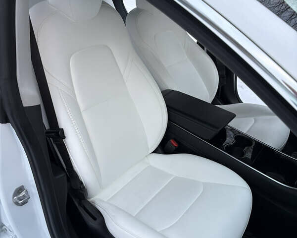 Білий Тесла Модель 3, об'ємом двигуна 0 л та пробігом 96 тис. км за 19000 $, фото 9 на Automoto.ua