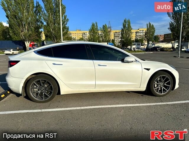 Белый Тесла Модель 3, объемом двигателя 0 л и пробегом 132 тыс. км за 17300 $, фото 4 на Automoto.ua