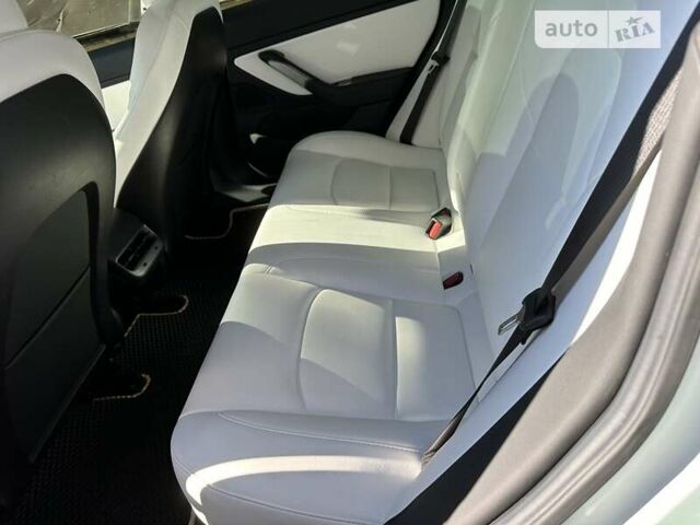 Білий Тесла Модель 3, об'ємом двигуна 0 л та пробігом 82 тис. км за 26200 $, фото 15 на Automoto.ua