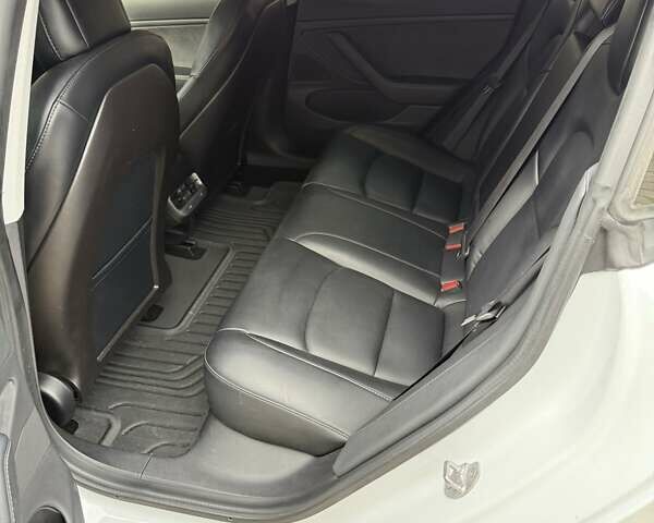 Белый Тесла Модель 3, объемом двигателя 0 л и пробегом 143 тыс. км за 18900 $, фото 27 на Automoto.ua