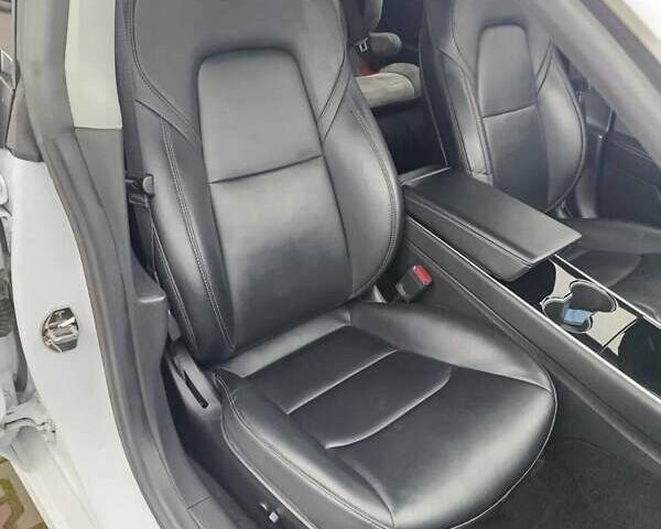 Білий Тесла Модель 3, об'ємом двигуна 0 л та пробігом 151 тис. км за 17300 $, фото 19 на Automoto.ua