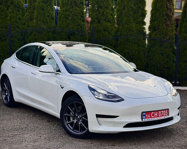 Белый Тесла Модель 3, объемом двигателя 0 л и пробегом 32 тыс. км за 21500 $, фото 5 на Automoto.ua