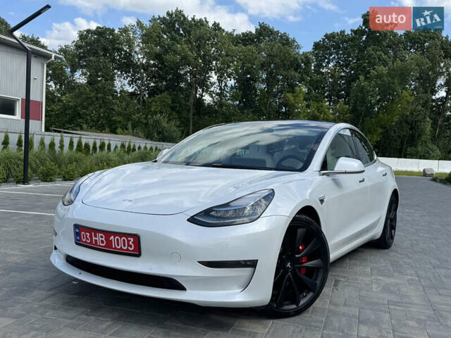 Белый Тесла Модель 3, объемом двигателя 0 л и пробегом 105 тыс. км за 19999 $, фото 2 на Automoto.ua