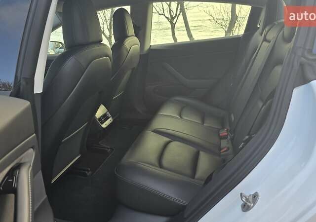 Белый Тесла Модель 3, объемом двигателя 0 л и пробегом 45 тыс. км за 16500 $, фото 9 на Automoto.ua