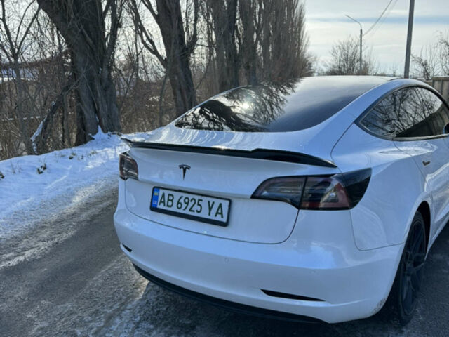 Белый Тесла Модель 3, объемом двигателя 0 л и пробегом 104 тыс. км за 24000 $, фото 1 на Automoto.ua