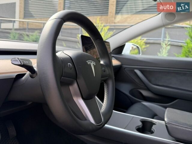 Білий Тесла Модель 3, об'ємом двигуна 0 л та пробігом 95 тис. км за 16500 $, фото 30 на Automoto.ua