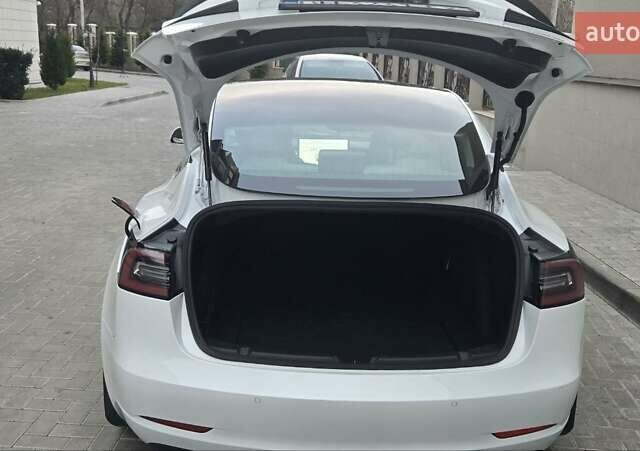 Белый Тесла Модель 3, объемом двигателя 0 л и пробегом 54 тыс. км за 21000 $, фото 10 на Automoto.ua