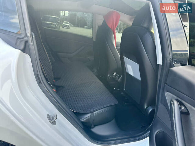 Білий Тесла Модель 3, об'ємом двигуна 0 л та пробігом 120 тис. км за 18900 $, фото 9 на Automoto.ua
