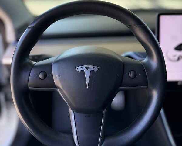 Белый Тесла Модель 3, объемом двигателя 0 л и пробегом 78 тыс. км за 20999 $, фото 35 на Automoto.ua