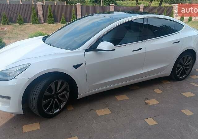 Білий Тесла Модель 3, об'ємом двигуна 0 л та пробігом 85 тис. км за 17500 $, фото 3 на Automoto.ua