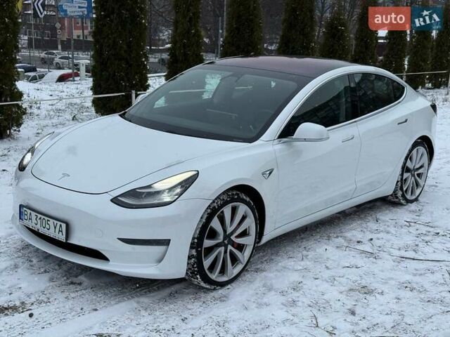 Белый Тесла Модель 3, объемом двигателя 0 л и пробегом 100 тыс. км за 22500 $, фото 1 на Automoto.ua
