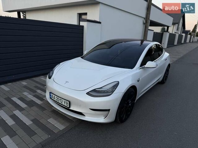 Белый Тесла Модель 3, объемом двигателя 0 л и пробегом 130 тыс. км за 16700 $, фото 2 на Automoto.ua