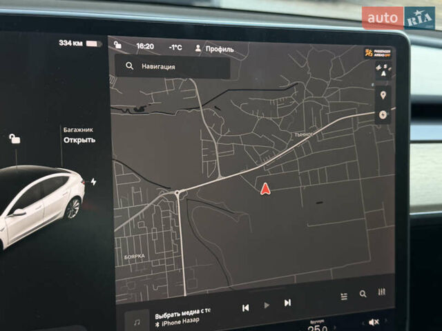 Білий Тесла Модель 3, об'ємом двигуна 0 л та пробігом 74 тис. км за 16500 $, фото 55 на Automoto.ua