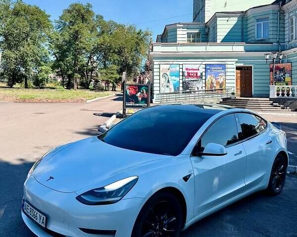 Білий Тесла Модель 3, об'ємом двигуна 0 л та пробігом 131 тис. км за 15900 $, фото 5 на Automoto.ua