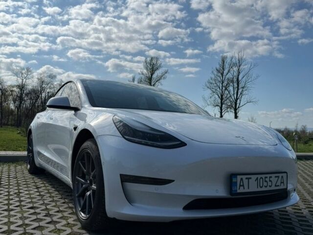 Белый Тесла Модель 3, объемом двигателя 0 л и пробегом 100 тыс. км за 13900 $, фото 4 на Automoto.ua