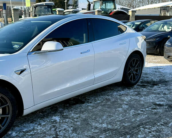 Белый Тесла Модель 3, объемом двигателя 0 л и пробегом 112 тыс. км за 18900 $, фото 6 на Automoto.ua