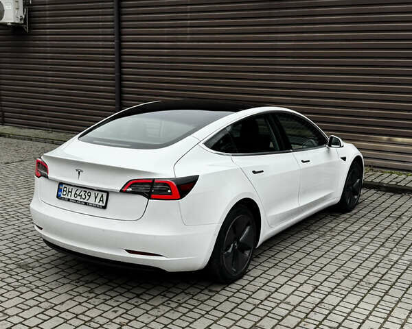 Белый Тесла Модель 3, объемом двигателя 0 л и пробегом 45 тыс. км за 15600 $, фото 3 на Automoto.ua
