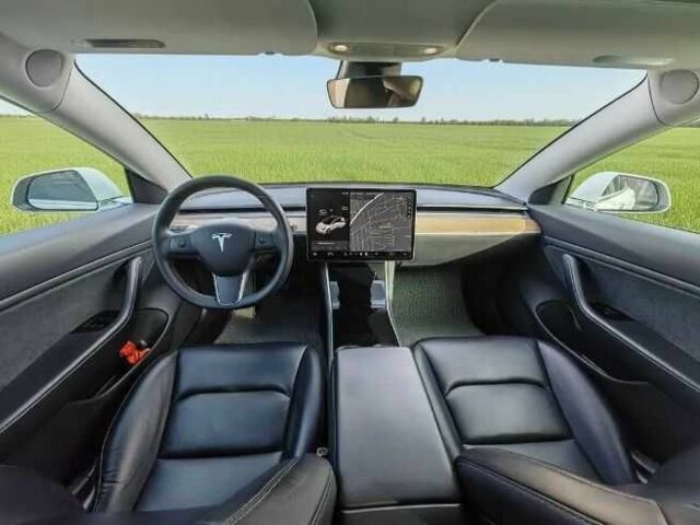 Белый Тесла Модель 3, объемом двигателя 0 л и пробегом 70 тыс. км за 9500 $, фото 6 на Automoto.ua