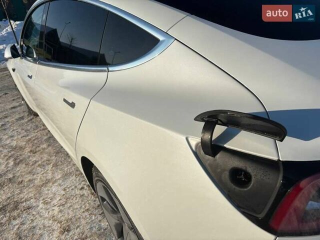 Білий Тесла Модель 3, об'ємом двигуна 0 л та пробігом 92 тис. км за 18600 $, фото 8 на Automoto.ua