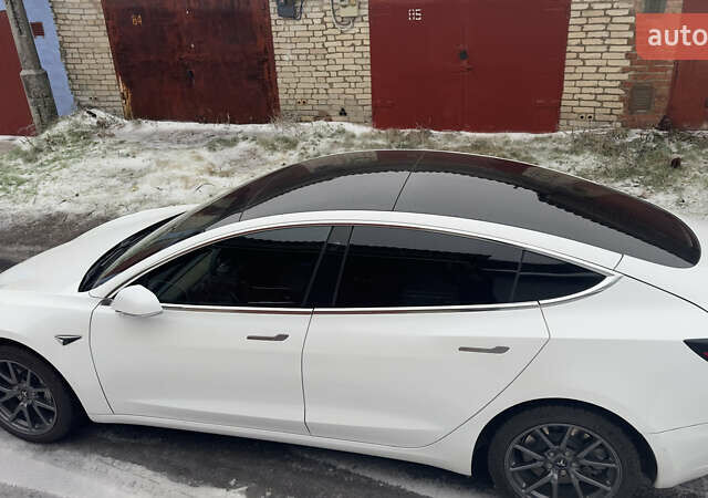 Белый Тесла Модель 3, объемом двигателя 0 л и пробегом 96 тыс. км за 25200 $, фото 3 на Automoto.ua