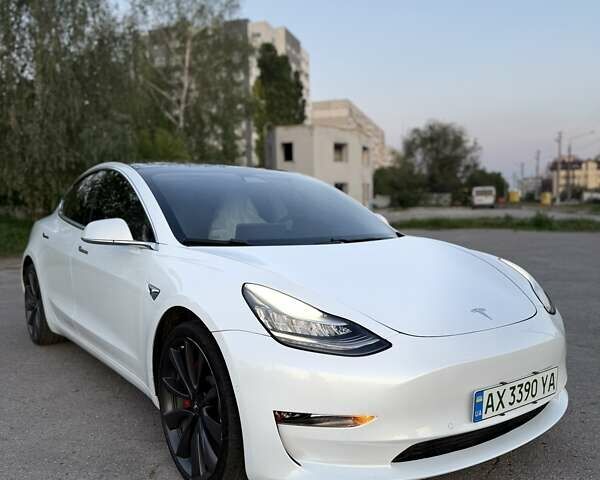 Белый Тесла Модель 3, объемом двигателя 0 л и пробегом 57 тыс. км за 21000 $, фото 24 на Automoto.ua