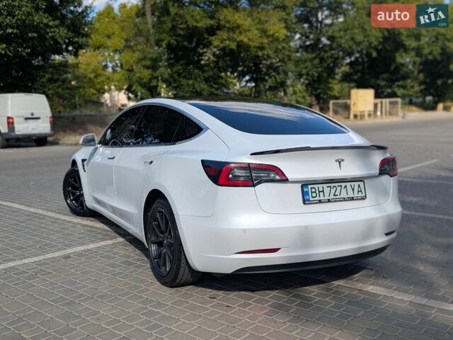 Белый Тесла Модель 3, объемом двигателя 0 л и пробегом 93 тыс. км за 15200 $, фото 4 на Automoto.ua