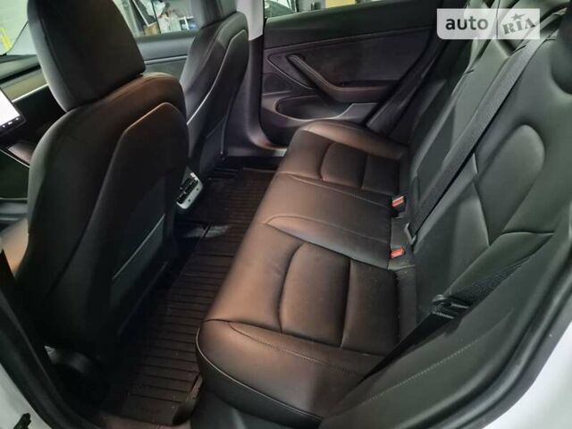 Белый Тесла Модель 3, объемом двигателя 0 л и пробегом 64 тыс. км за 24700 $, фото 8 на Automoto.ua