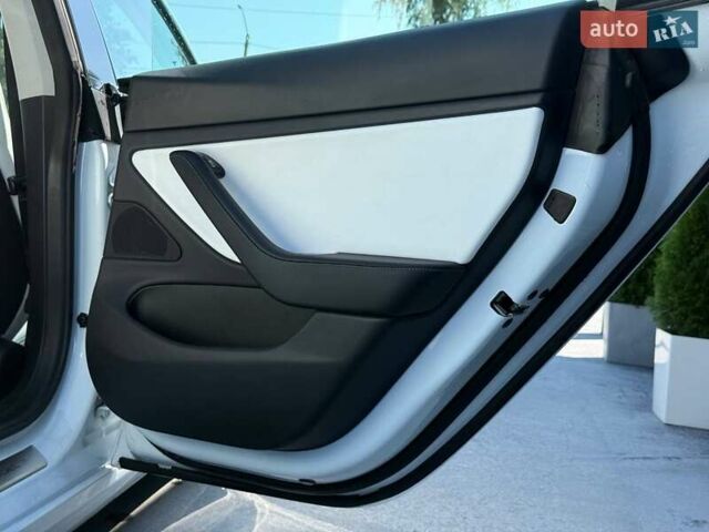 Білий Тесла Модель 3, об'ємом двигуна 0 л та пробігом 67 тис. км за 20499 $, фото 40 на Automoto.ua