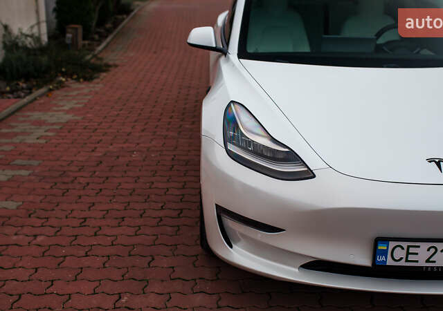Белый Тесла Модель 3, объемом двигателя 0 л и пробегом 63 тыс. км за 15999 $, фото 4 на Automoto.ua