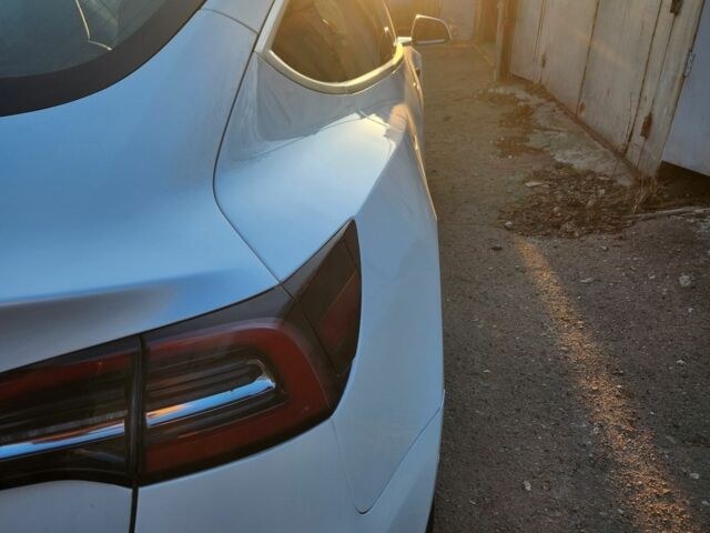 Белый Тесла Модель 3, объемом двигателя 0 л и пробегом 183 тыс. км за 15250 $, фото 3 на Automoto.ua