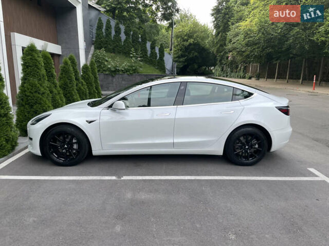 Белый Тесла Модель 3, объемом двигателя 0 л и пробегом 54 тыс. км за 16900 $, фото 4 на Automoto.ua