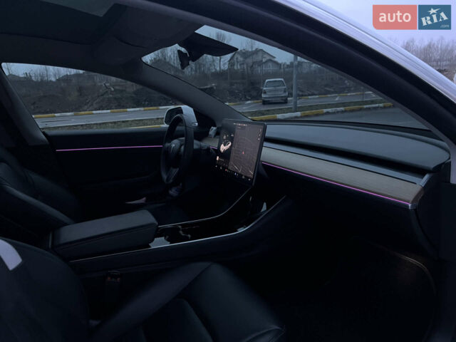 Білий Тесла Модель 3, об'ємом двигуна 0 л та пробігом 76 тис. км за 21000 $, фото 7 на Automoto.ua