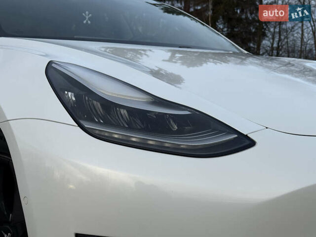 Белый Тесла Модель 3, объемом двигателя 0 л и пробегом 139 тыс. км за 17750 $, фото 3 на Automoto.ua