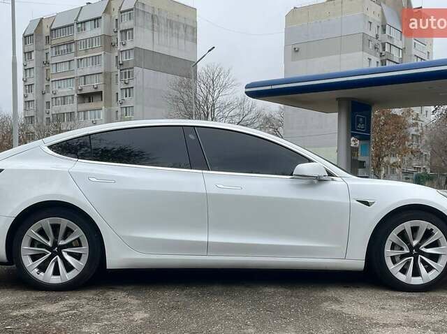 Белый Тесла Модель 3, объемом двигателя 0 л и пробегом 131 тыс. км за 21300 $, фото 3 на Automoto.ua