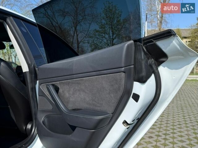 Белый Тесла Модель 3, объемом двигателя 0 л и пробегом 100 тыс. км за 13900 $, фото 68 на Automoto.ua