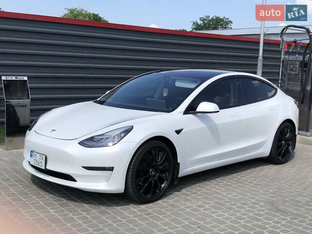 Белый Тесла Модель 3, объемом двигателя 0 л и пробегом 62 тыс. км за 44000 $, фото 3 на Automoto.ua