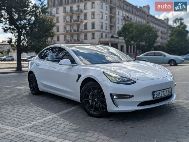 Белый Тесла Модель 3, объемом двигателя 0 л и пробегом 93 тыс. км за 15200 $, фото 1 на Automoto.ua