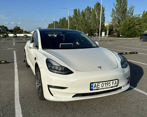 Белый Тесла Модель 3, объемом двигателя 0 л и пробегом 133 тыс. км за 16899 $, фото 5 на Automoto.ua