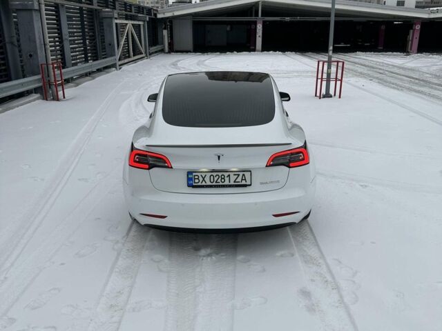 Белый Тесла Модель 3, объемом двигателя 0 л и пробегом 62 тыс. км за 35000 $, фото 7 на Automoto.ua